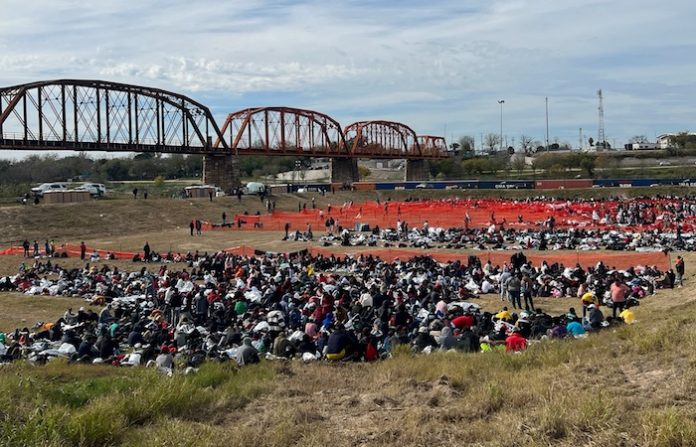 Alrededor de 1,6 millones de migrantes habrían entrado a EU a través de su frontera sur