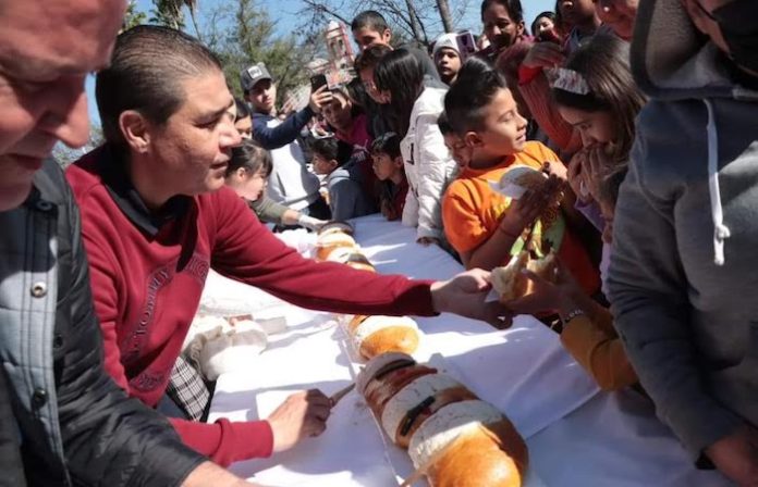 Disfrutan más de 20 mil de la tradicional Rosca de Reyes en Juárez