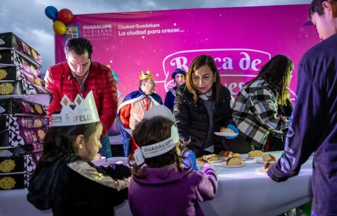 Cierra Guadalupe festejos navideños con Mega Rosca de Reyes