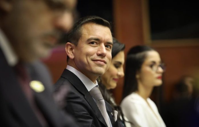 Gobierno de Ecuador aspira recaudar 1.306 millones de dólares con aumento al IVA