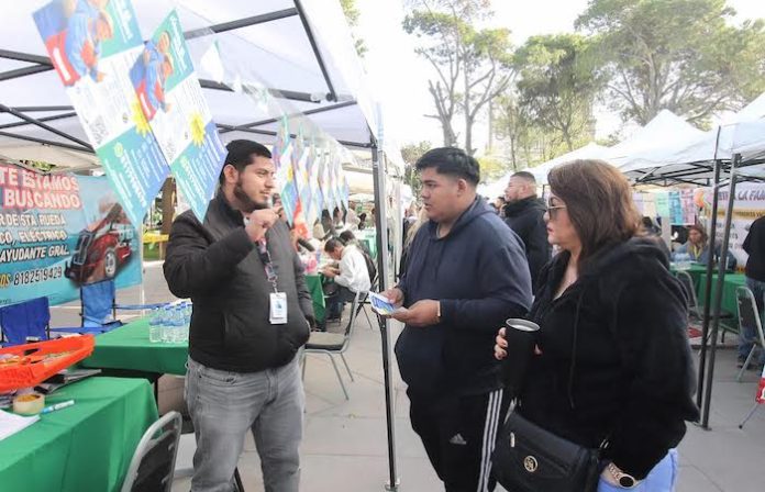 Van apodaquenses por 4 mil vacantes en “Feria del Empleo Madrugadora”
