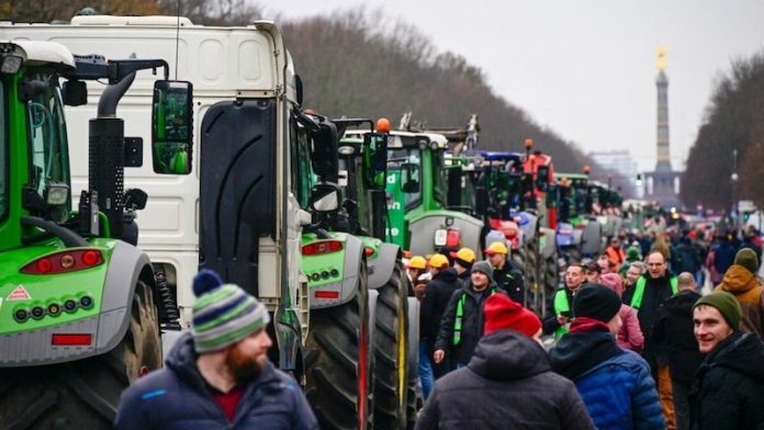 Termina la protesta de agricultores en Berlín con participación de 8.500 personas