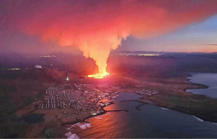 Volcán en Islandia arrasa todo a su paso hacia la ciudad de Grindavík