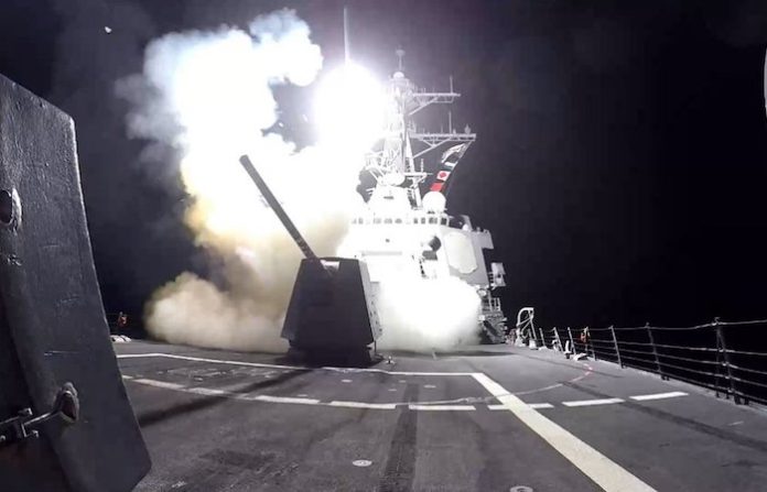 EU atacó 2 barcos no tripulados y misiles que preparaban ataques en el mar Rojo