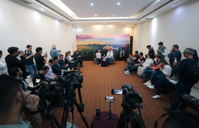 La foto de Felipe Calderón y Xóchitl refleja que la política de seguridad del Frente es la guerra: Claudia Sheinbaum