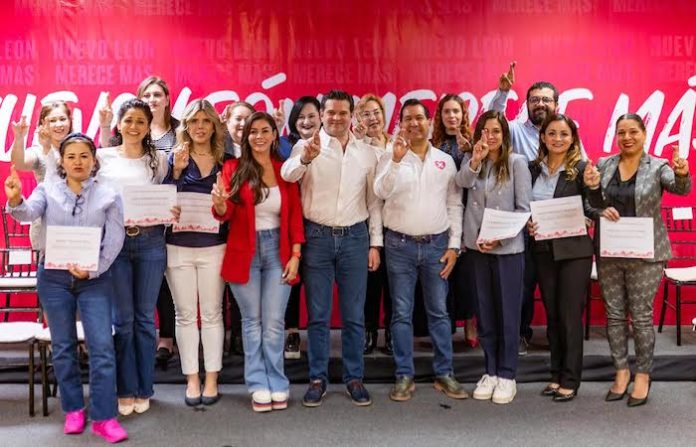 Francisco Cienfuegos nombra a los delegados municipales de campaña de Xóchitl Gálvez