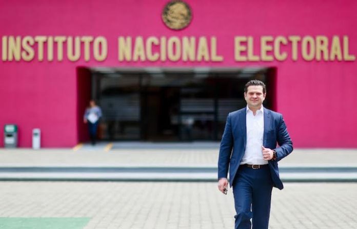 Denuncia Paco Cienfuegos a Samuel García por presuntos delitos electorales