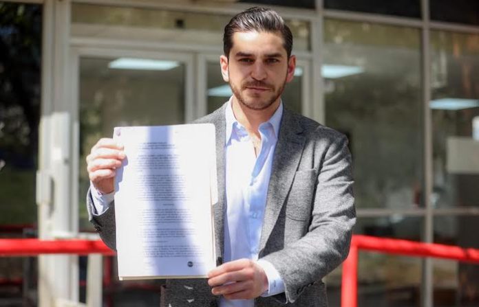 Alcalde de Pesquería denuncia a uno de sus propios elementos de tránsito al ser sorprendido en un posible acto de corrupción