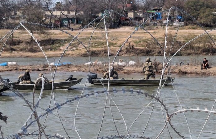 Líder republicano en Senado de EU apoya juicio político a Mayorkas por crisis fronteriza