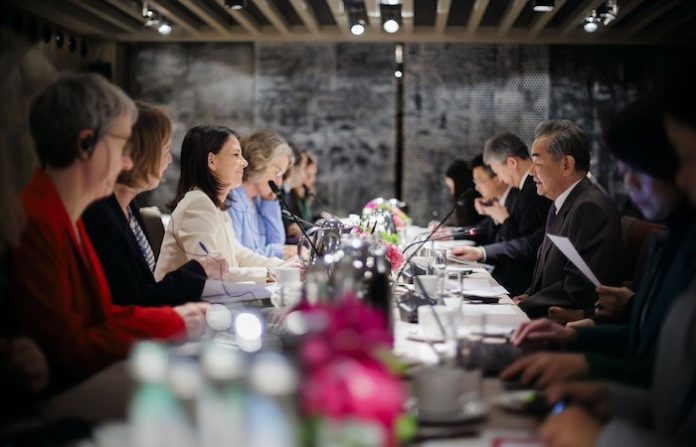 Alemania y China debaten sobre la economía y la estabilidad en Asia