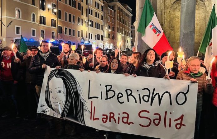 Cientos de personas en Milán piden la liberación de una activista procesada en Budapest