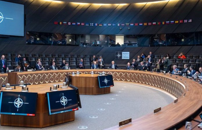 Stoltenberg se opone a la idea de crear un sistema de defensa nuclear paneuropeo