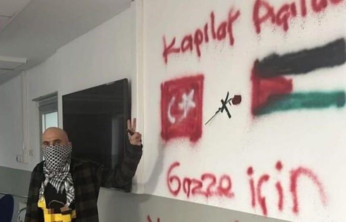 Hombre armado toma como rehenes a empleados de la planta de Procter & Gamble en Estambul