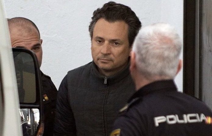 Exdirector de Pemex sale de cárcel a enfrentar juicio en domicilio