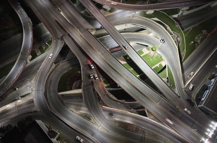 Monterrey busca reducir las cargas vehiculares