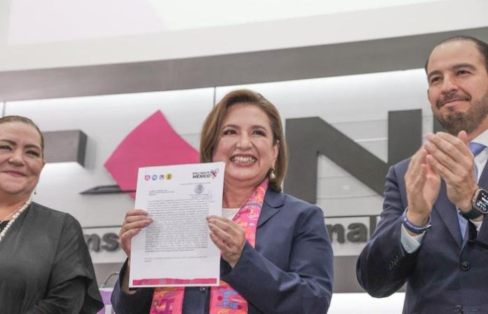 Xóchitl Gálvez registra su candidatura presidencial ante el INE