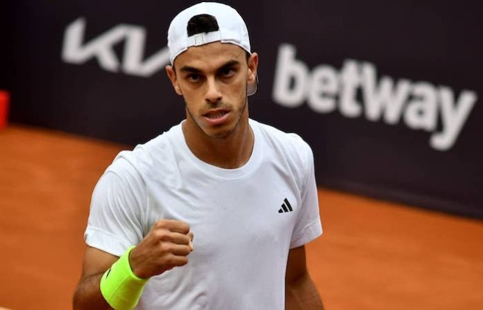 Cerúndolo recupera la memoria y vuela a cuartos en Río