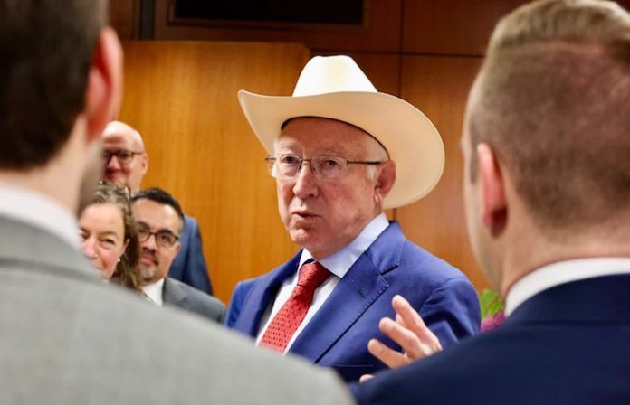 Descarta López Obrador diálogo con embajador de EU sobre reforma judicial