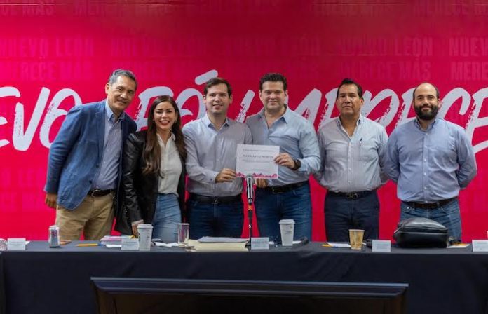 Designan a 19 delegados para la campaña de Xóchitl Gálvez en NL