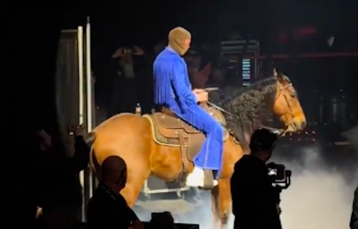 Bad Bunny enfrenta riña contra PETA, por supuesto maltrato animal