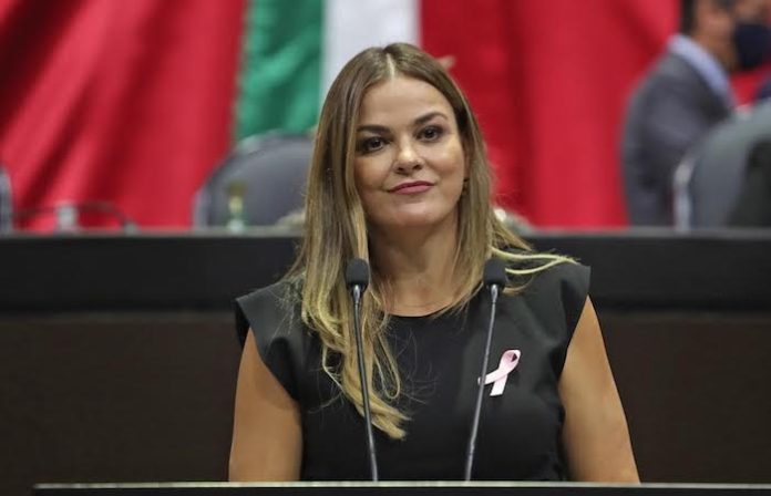 Plantean que madres trabajadoras puedan hacer home office