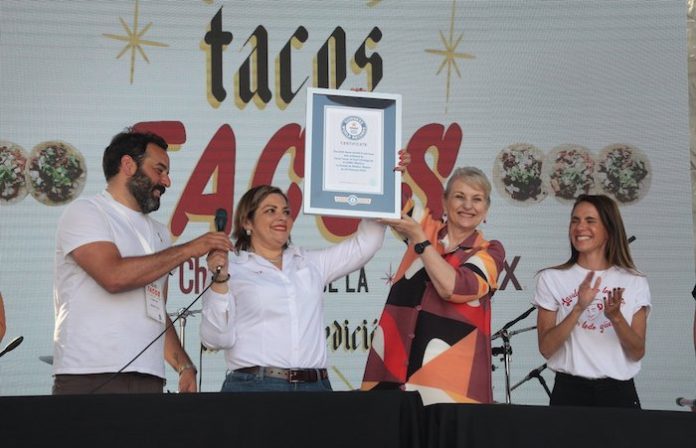 CDMX rompe nuevamente el Récord Guinness por la mayor cantidad de tacos servidos en una hora, con 8 mil 450 piezas
