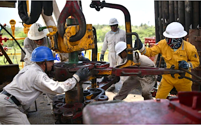 “Pemex es un polvorín”: la rebaja de la calificación de Moody’s a la petrolera mexicana