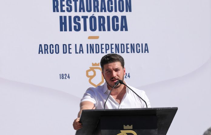 Samuel García inaugura restauración del Arco de la Independencia