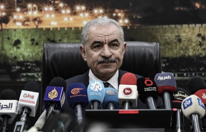 El presidente palestino acepta la dimisión de todo su gobierno