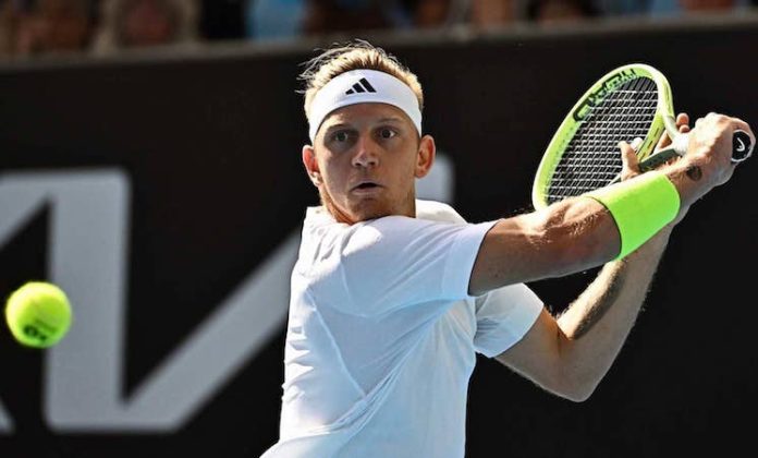 Davidovich protege al tenis español en Dubái