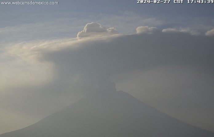 Aerolíneas suspenden vuelos a CDMX por cenizas del volcán Popocatépetl