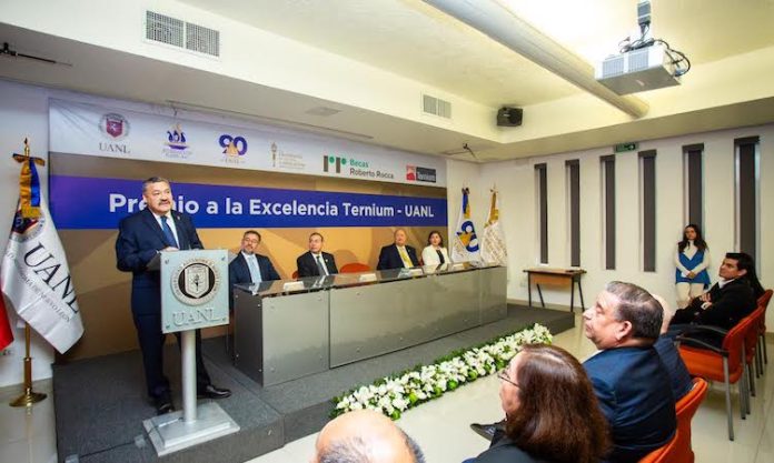 Reconoce Ternium excelencia educativa de UANL