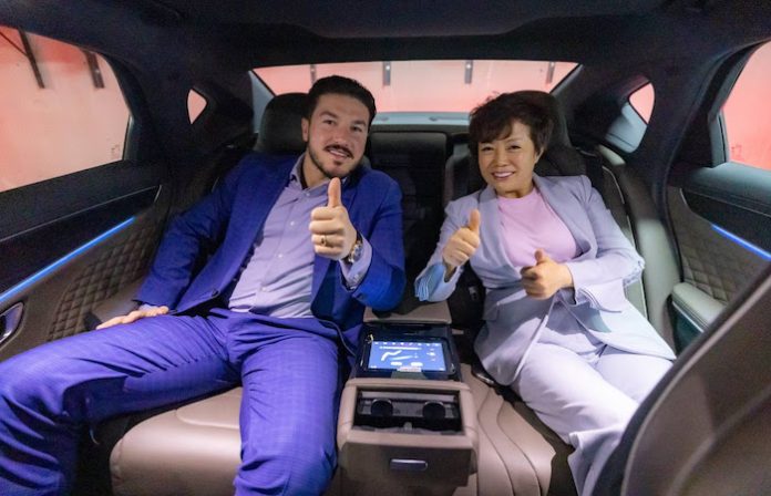 Presenta BYD sus nuevos modelos a Samuel García