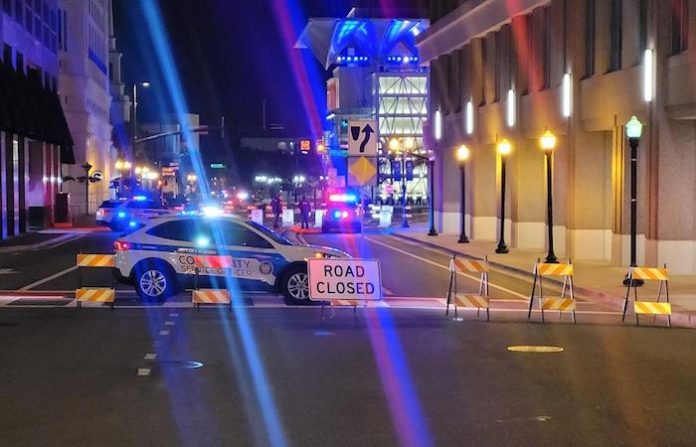 Al menos un muerto en tiroteo en ciudad estadounidense de Orlando