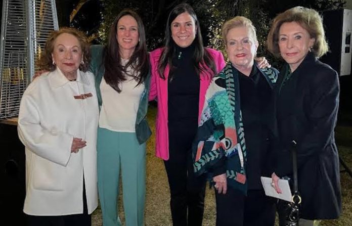 Realizan encuentro con visión “socio-cultural”