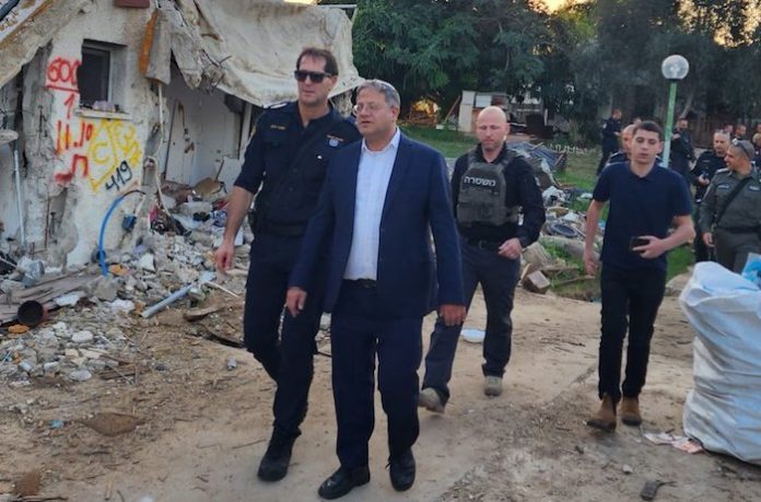 Ministro israelí critica a Biden y alega que Trump manejaría la guerra en Gaza “diferente”