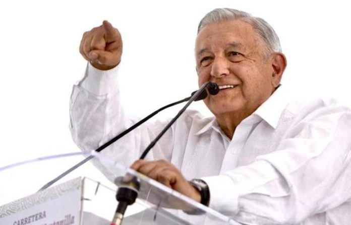 AMLO compra a Slim concesión de la carretera Mitla-Tehuantepec