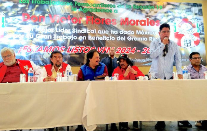 Logra Víctor Flores alza salarial de 9.3 por ciento para los rieleros