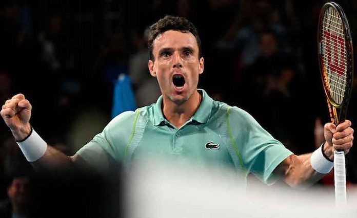 Bautista saca su orgullo en Marsella