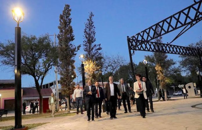 Ahora los espacios públicos en Escobedo cuentan con luminarias inteligentes