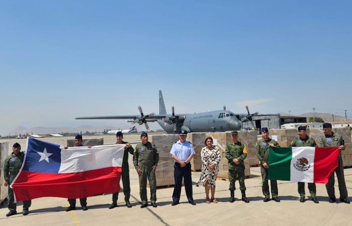 Avión militar mexicano aterriza en Chile con ayuda para damnificados por incendios