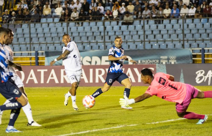 Rayados golea 4-1 al Comunicaciones FC de Guatemala