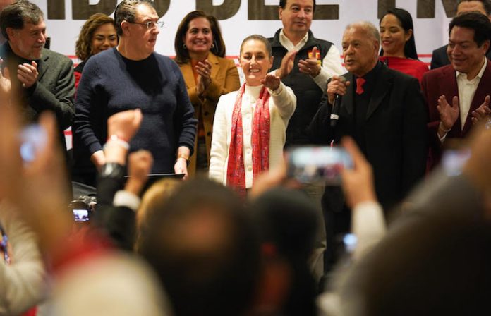 Claudia Sheinbaum recibe constancia como candidata a la Presidencia de la República por el PT