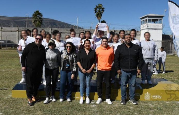 Entregan constancias a participantes del programa “Mi Belleza Olímpica”