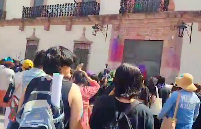 Video: Mujeres exigen renuncia del gobernador de Zacatecas por represión en marcha del 8M