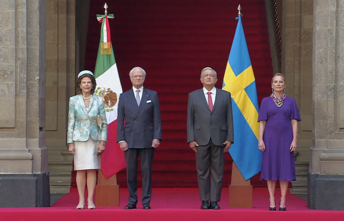 Reyes de Suecia son recibidos por el presidente de México en visita oficial