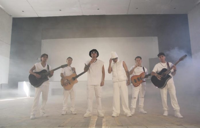 Ponte nostálgico con “Volando Bajo”, el nuevo sencillo de Los de la 4