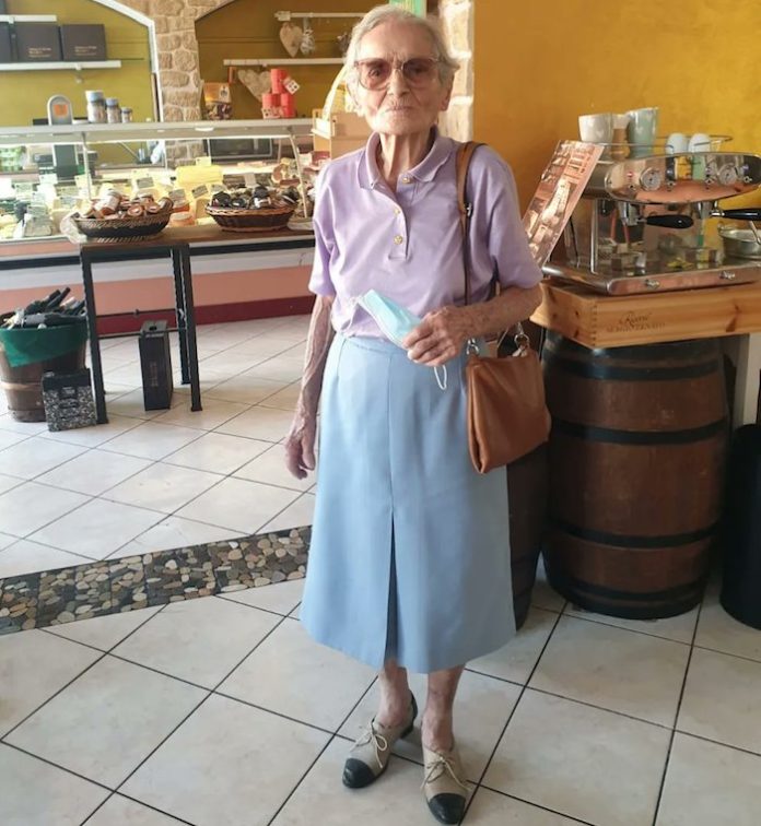 Paran en Italia a una conductora de 103 años con carné caducado y sin seguro