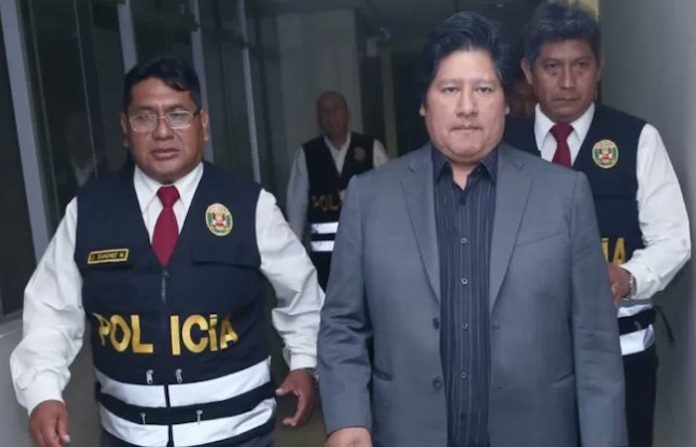 Fiscalía peruana pide 52 años de cárcel para exlíder de Federación de Fútbol por asesinato