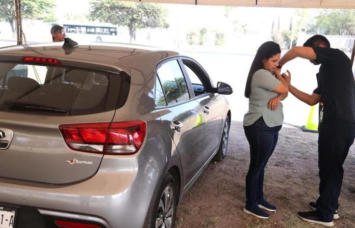 Realiza San Nicolás jornada de vacunación con un módulo drive thru